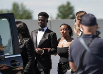 Bukayo Saka đính hôn với bạn gái sau 5 năm hẹn hò anh man hinh 2025 11 29 luc 92733 sa 2911093016.png