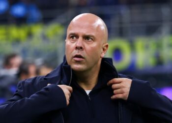 arne slot diem yeu bong chet dang khien liverpool phai tra gia dat.jpg