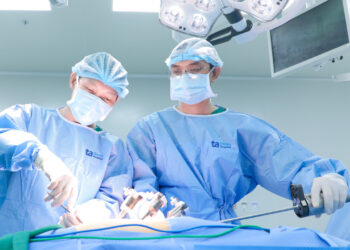 Robot phẫu thuật cắt u bao quanh thận ba o 1 1 1 1764564371 17645644 3576 6793 1764564547.jpg