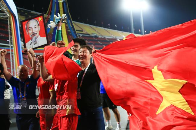 Báo Hàn Quốc ca ngợi "phép màu" của HLV Kim Sang Sik tại SEA Games 33 bao han quoc ca ngoi phep mau cua hlv kim sang sik tai sea games 33.jpg