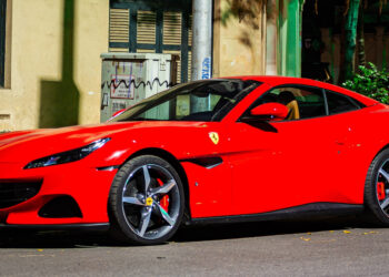 bat gap sieu xe ferrari cua dai gia nganh tham my chi co 2 chiec tai viet nam 4722.jpg