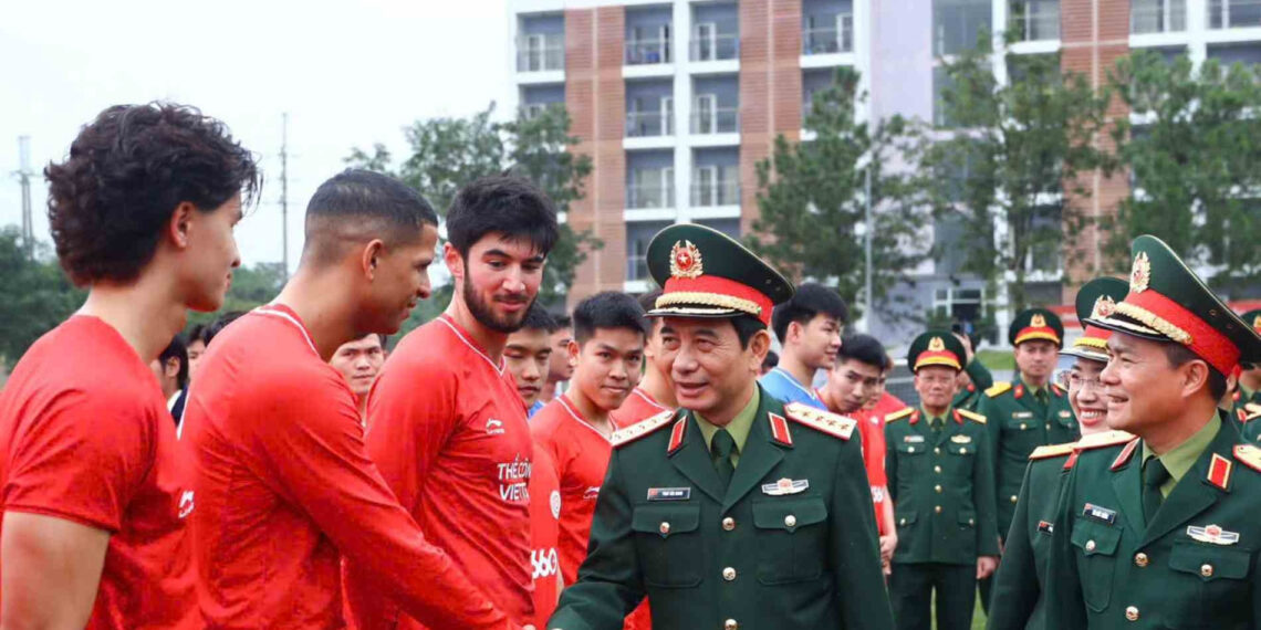 bo quoc phong ghi nhan no luc cong hien cua clb the cong viettel 92.jpg