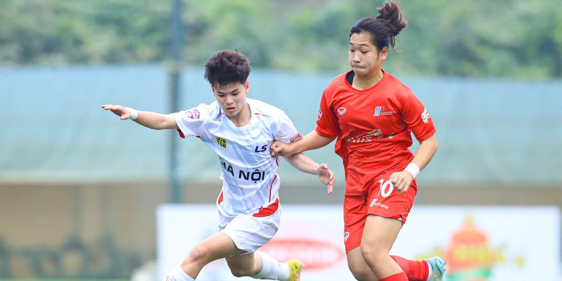 bong da tre nu viet nam duoc tiep suc 1962.jpg