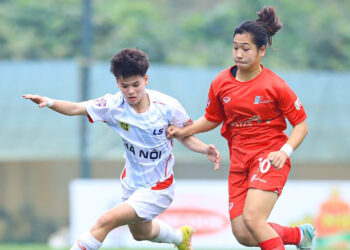 bong da tre nu viet nam duoc tiep suc 1962.jpg