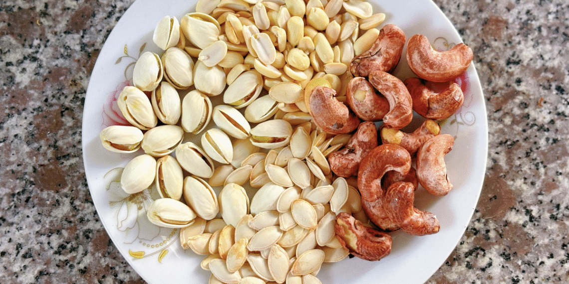 5 thực phẩm nên ăn thường xuyên cacloaihat 1764650860 17646508 7885 3581 1764650887.png