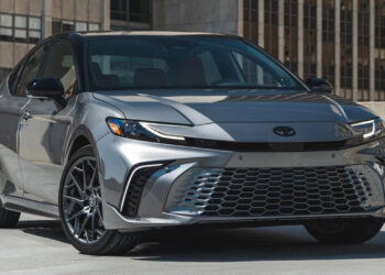 Toyota có thể sớm nhập khẩu xe từ Mỹ về bán ở Nhật camry jpg.15463.jpeg