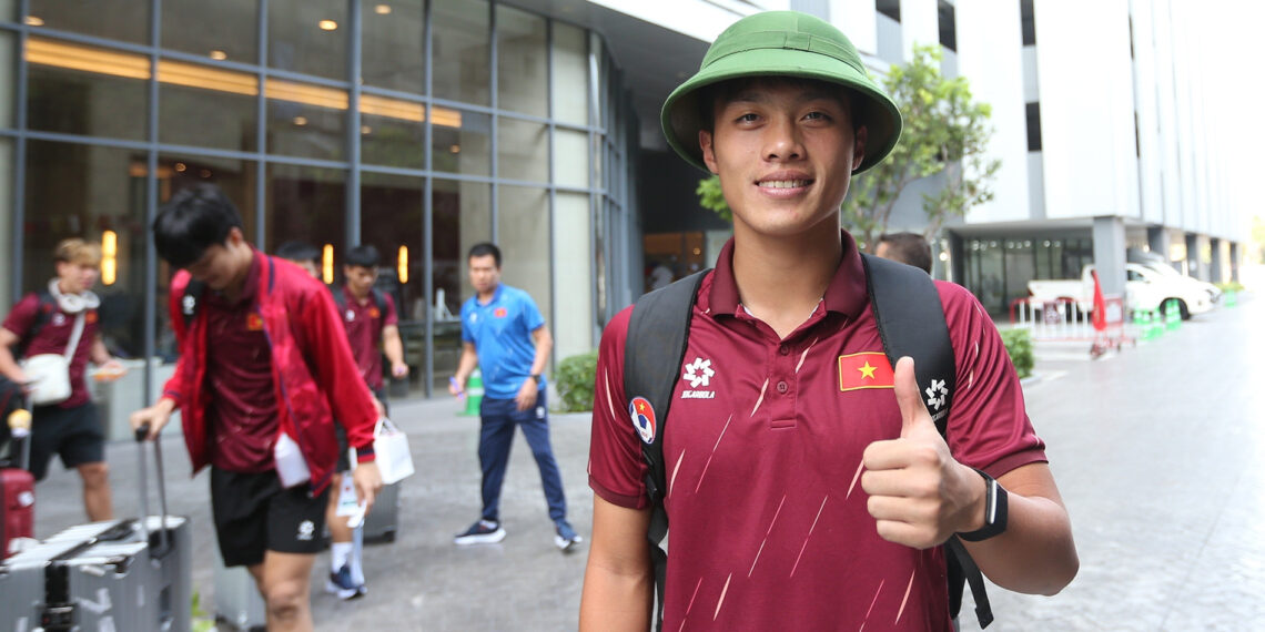 cau thu u22 viet nam doi mu coi ky moi tay ngay ve nuoc 1757.jpg