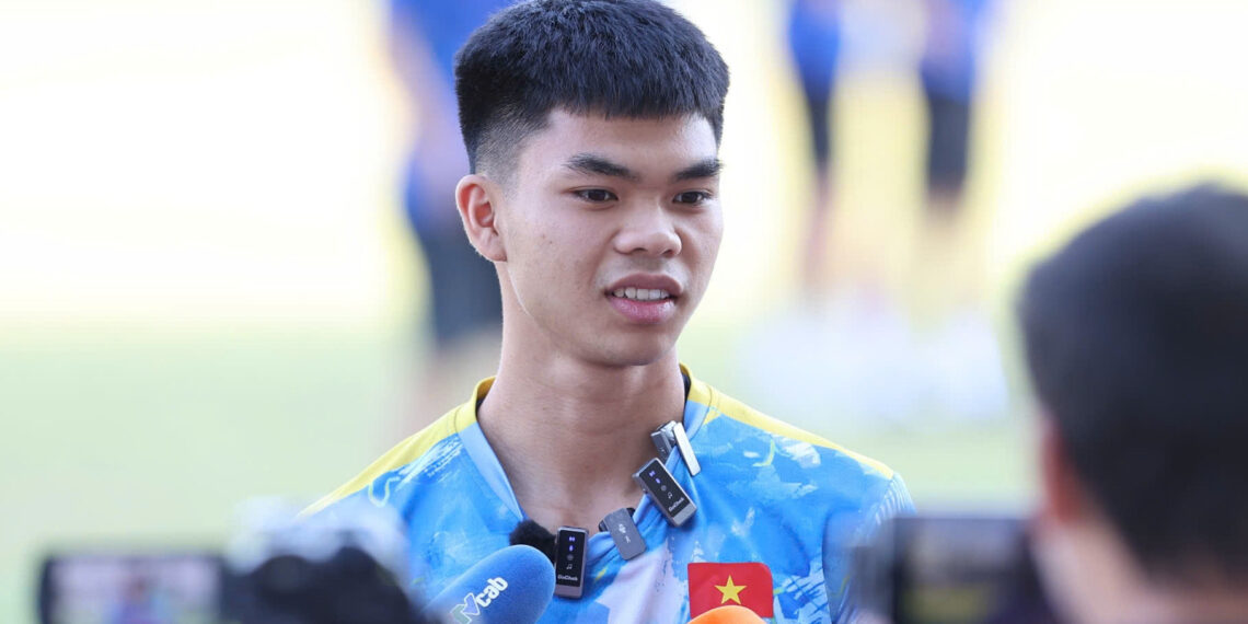 cau thu u22 viet nam sang hoc dai hoc chieu tap da sea games 2089.jpg