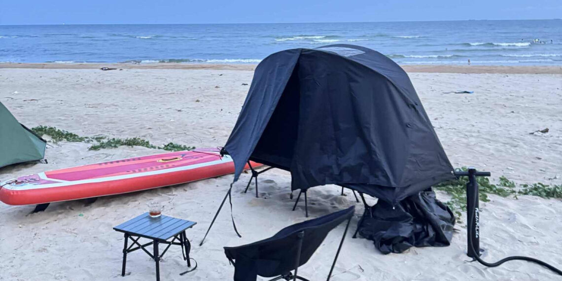 chang trai tphcm mang nha sieu nhe di khap noi ngu ven bien giua rung 73033.jpg