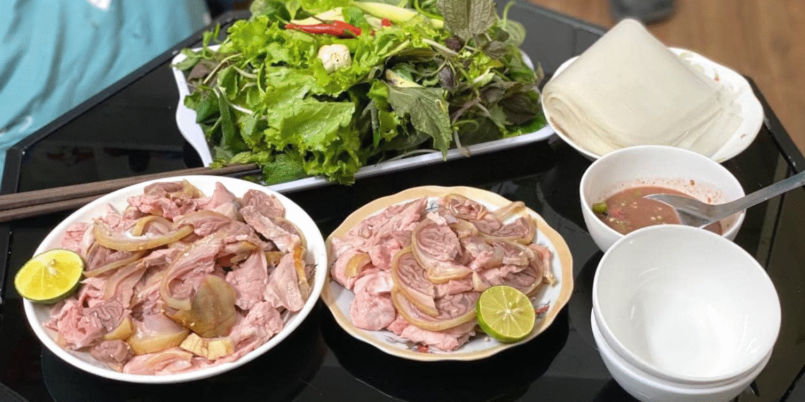Đặc sản nửa sống nửa chín trong mâm cỗ Đà Nẵng, khách Hà Nội đặt ship về ăn dac san nua song nua chin trong mam co o da nang khach ha noi dat ship ve an 2651.png