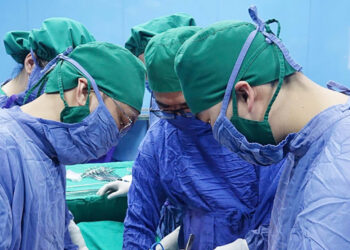 dau bung am i di kham o benh vien moi biet bi xuong dam thung ruot 572.jpg