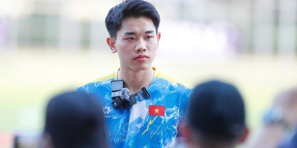 dinh bac nan ni hlv cahn duoc len u22 viet nam da tran gap lao 2920.jpg