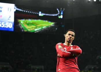 ekitike phu nhan liverpool da de hon khi tottenham da thieu nguoi.jpg