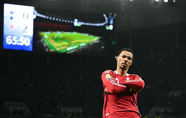 ekitike phu nhan liverpool da de hon khi tottenham da thieu nguoi.jpg