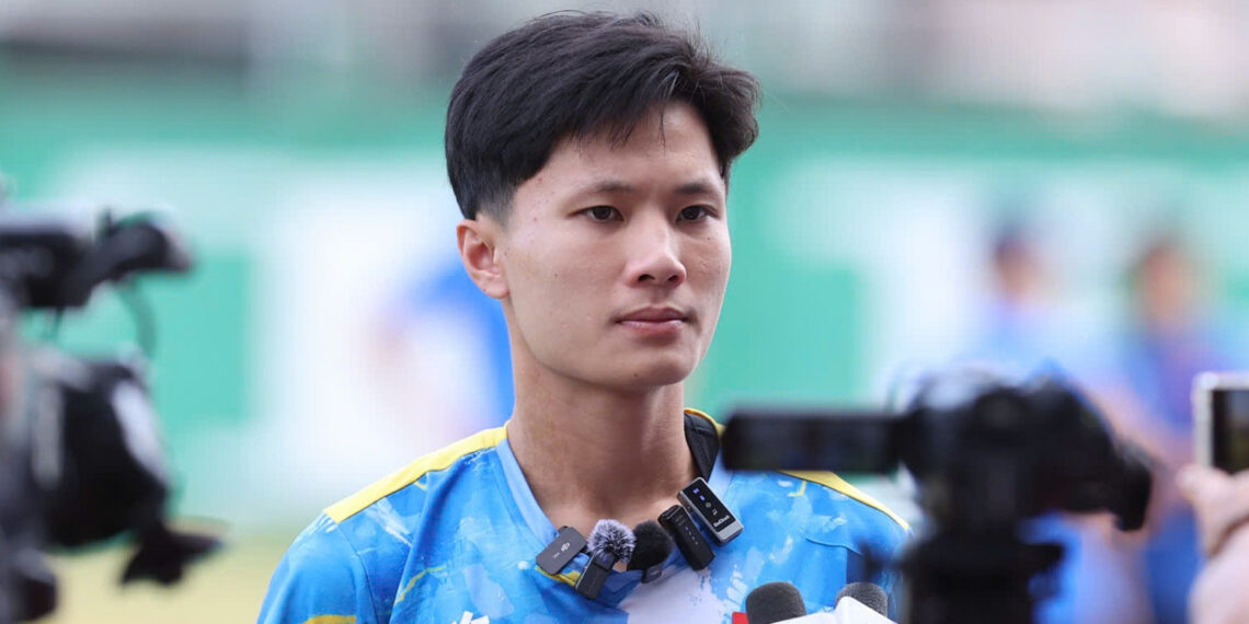 em ho cong phuong khang dinh u22 viet nam khong thu hoa malaysia 2102.jpg