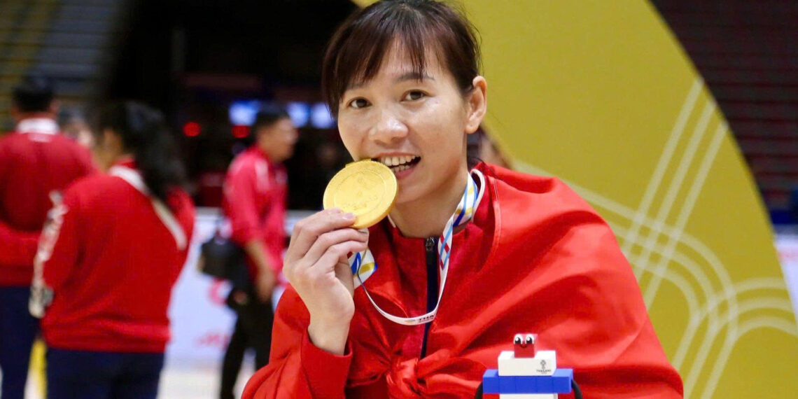 futsal nu viet nam vo dich sea games 33 co gai kim cuong thuy trang 2191.jpg