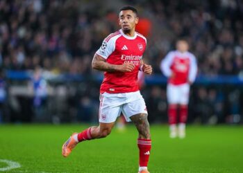 gabriel jesus co the da chinh o tran toi cua arsenal.jpg