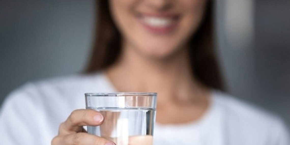 giam doc bv da lieu chi ra sai lam uong nuoc lam muot da trong mua dong 911.jpg