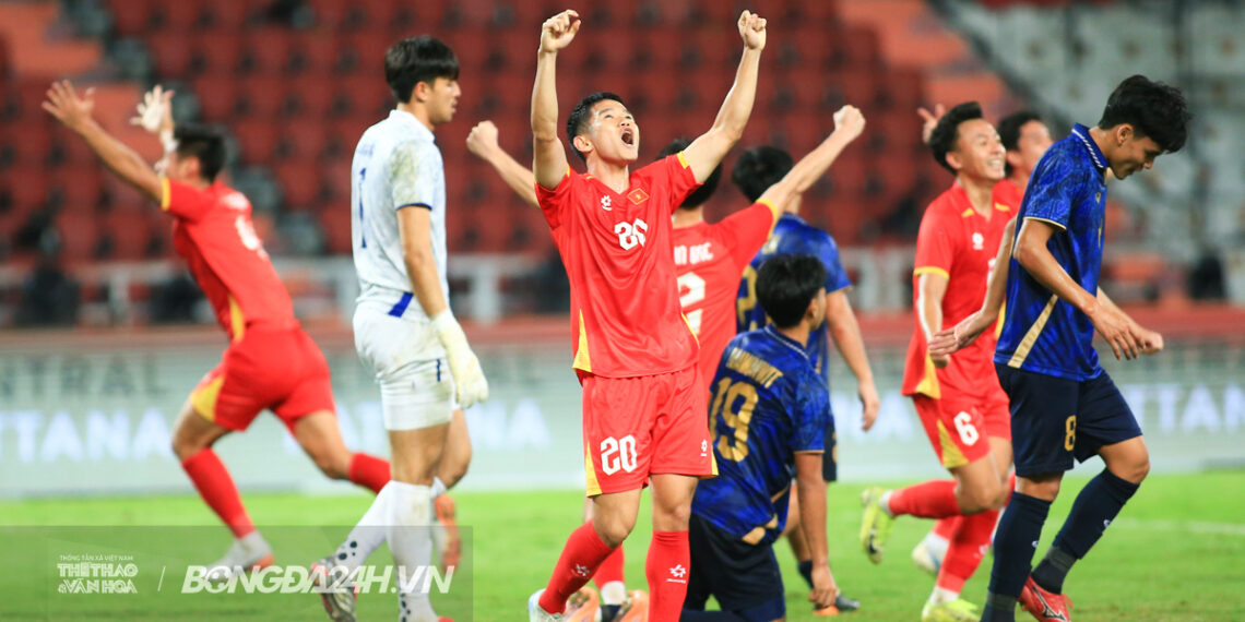 hai chien thang cam xuc cua hlv kim sang sik.jpg