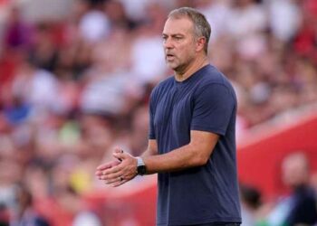 hansi flick hai long khi barca tien bo o mat tran phong ngu.jpg