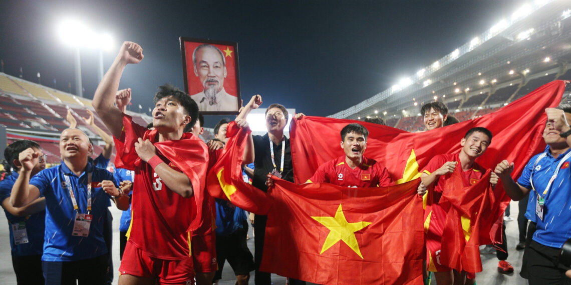 hlv kim sang sik cong bo danh sach u23 viet nam du giai chau a 2727.jpg