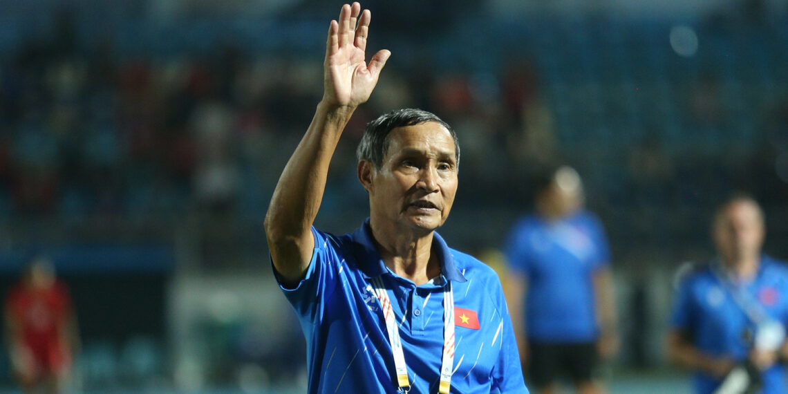 hlv mai duc chung trong tai pha hong tran dau 5674.jpg