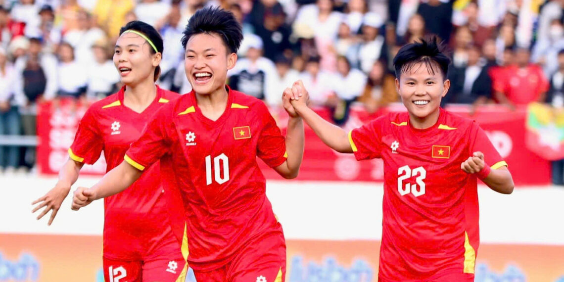 HLV Mai Đức Chung tuyên bố thắng Philippines ở chung kết hlv mai duc chung tuyen bo thang philippines o chung ket 1513.jpg