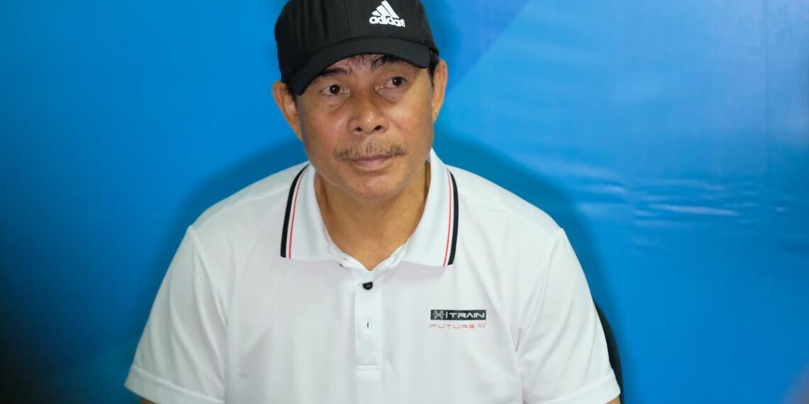 HLV đưa Việt Nam dự World Cup bị kỷ luật vì xâm phạm trọng tài hlv slna chi ra chien thuat da bai nam dinh.jpg