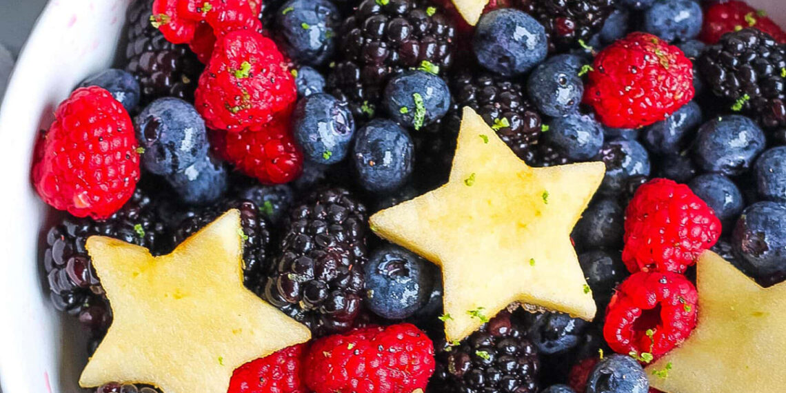 Bác sĩ gợi ý 6 loại quả hỗ trợ thận lọc máu, ngừa sỏi hoa qua 1765341703 1765341715 6817 1765341887.jpg