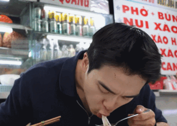 khach han cam 200 nghin dong an no ne dac san trong khu cho tram tuoi o tphcm 3362.gif