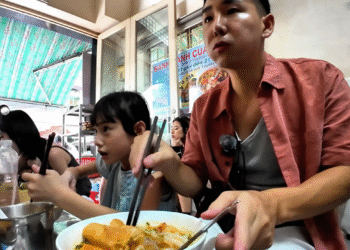 khach nhat thu banh canh cua o tphcm khen ngon nhat hup can nuoc dung 1335.png