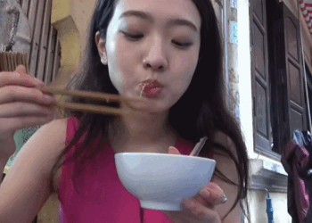 khach nhat thu mon la tu ca o via he ha noi goi han 3 suat khen ngon xuat sac 3313.gif