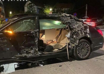 khong that day an toan dieu dang tiec lon trong vu maybach s600 dam xe khach 2455.jpg