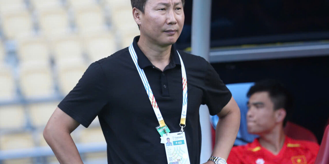 HLV Kim Sang Sik lập cú 'hattrick' vào chung kết cùng bóng đá Việt Nam kim sang sik 1512193211.jpg