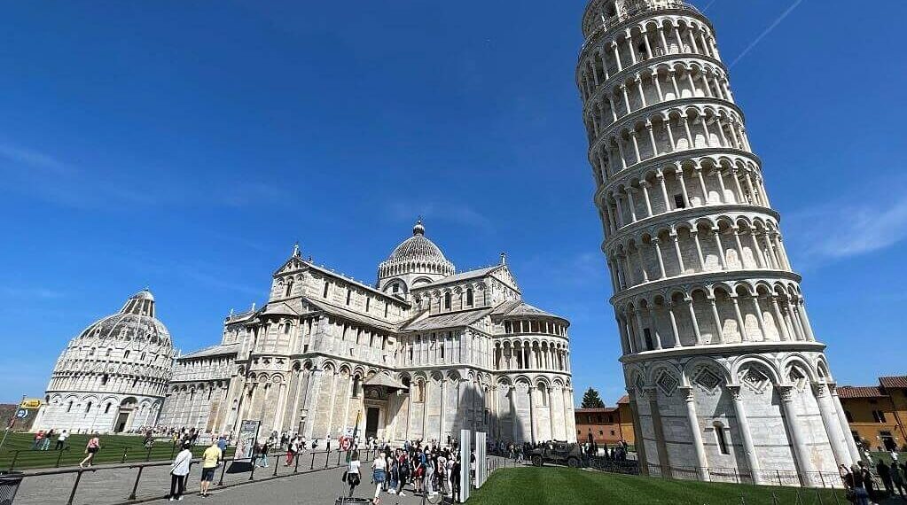 leaningtowerofpisaandfieldofmi 3078 1845 1765187937.jpg