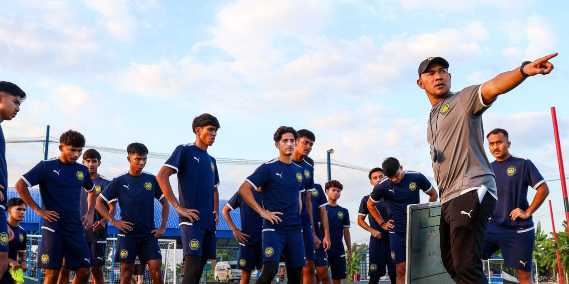 Malaysia có viện binh, mặc áo không số giấu bài đấu U22 Việt Nam malaysia co vien binh mac ao khong so giau bai dau u22 viet nam 789.jpg