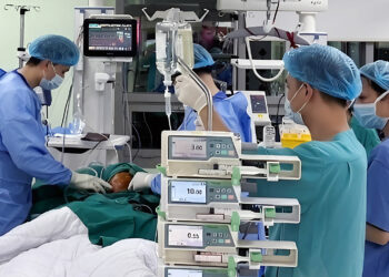 mo cap cuu cho nguoi dan ong ha noi hon me nguy kich vi dau rang 35760.jpeg