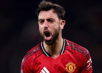 mu lam vao khung hoang voi chan thuong nghiem trong cua fernandes.jpg