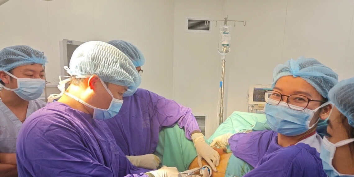 nam thanh nien 24 tuoi vao vien cap cuu sau 30 phut dung do choi tinh duc tu che 80054.jpeg