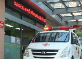 nam thanh nien cau cuu bac si sau sai lam khi di cong tac 64433.png