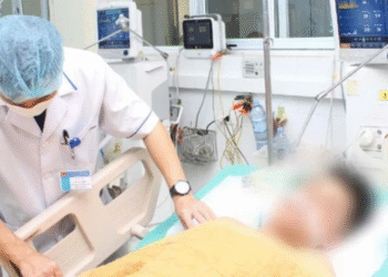 nam thanh nien hon me khi truyen dich giai ruou 789.png