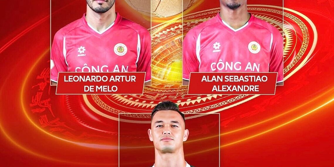 Ngoại binh CLB CAHN hào hứng khi được vinh danh tại Gala QBV Việt Nam ngoai binh clb cahn hao hung khi duoc vinh danh tai gala qbv viet nam.jpg