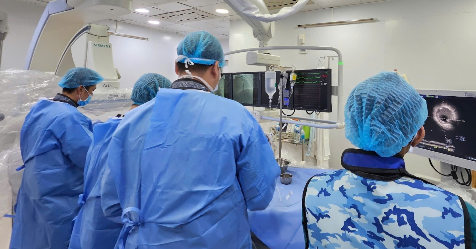 Chồng chỉ kịp nói với vợ 'người anh khác lắm' rồi đột ngột ngã quỵ, hôn mê nguoi chong nga quy hon me sau cau noi nguoi anh khac lam 3348.png