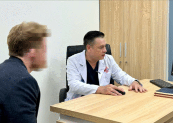 nguoi dan ong my sang viet nam chua can benh gay kho so suot 15 nam 90875.png