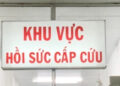 nguoi dan ong phai di cap cuu khi don nha dot sofa cu 1092.webp.jpeg