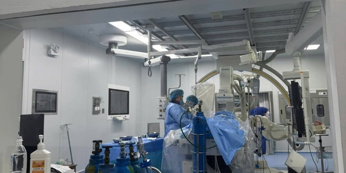 nguoi dan ong phai di cap cuu vi thoi quen hut thuoc la lau nam 976.jpg