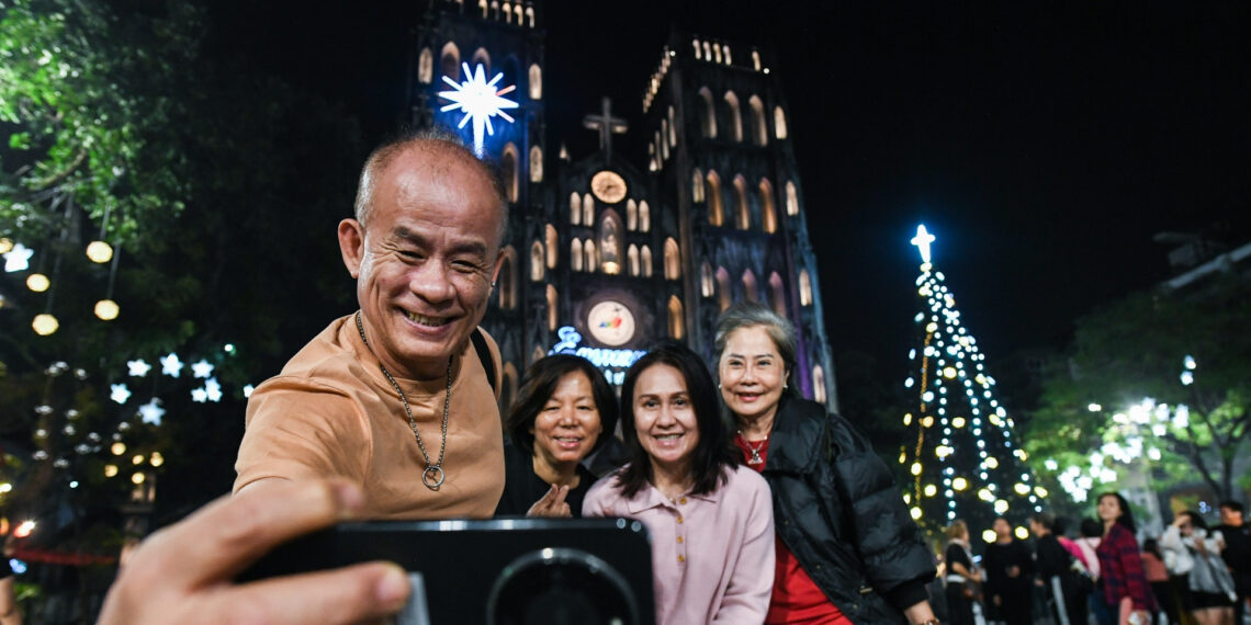 nha tho ha noi trang hoang ruc ro san sang len den don giang sinh 1299.jpg