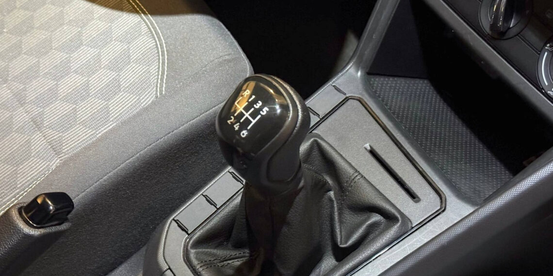 Những mẫu xe sedan giá rẻ vẫn sử dụng hộp số sàn tại Việt Nam hiện nay nhung mau xe sedan gia re van su dung hop so san tai viet nam hien nay 4736.jpg