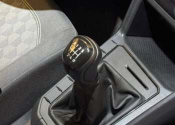 nhung mau xe sedan gia re van su dung hop so san tai viet nam hien nay 4736.jpg