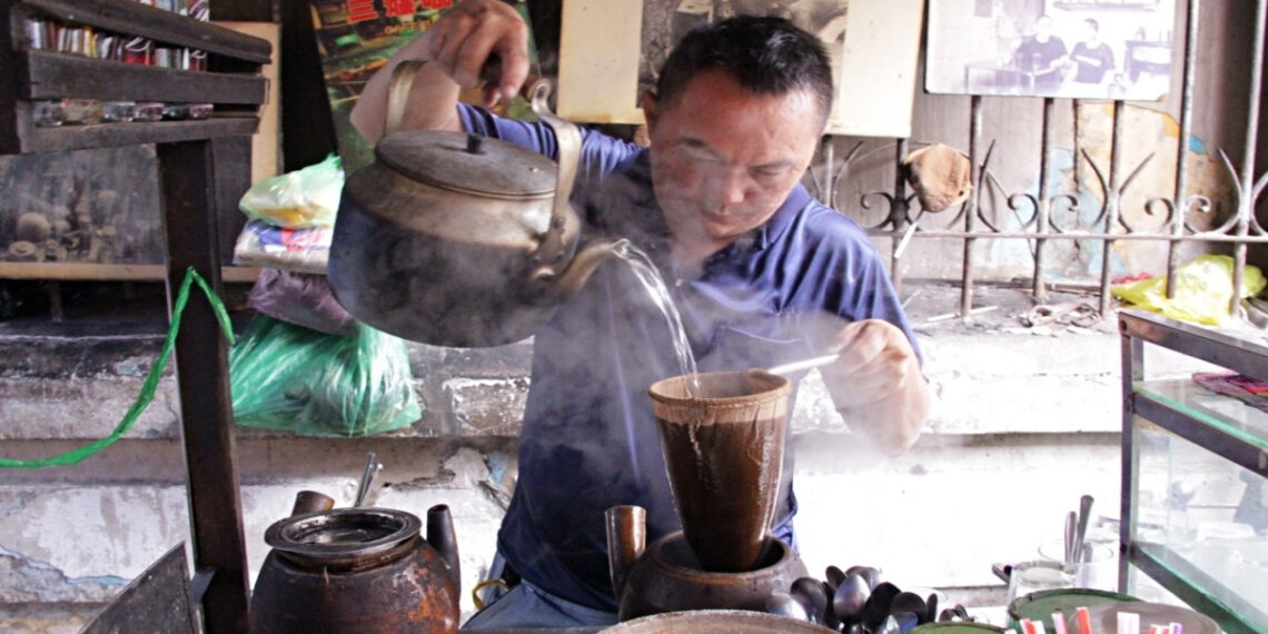 quan ca phe vot o cuoi cho tphcm hut khach suot 70 nam nho bi quyet kho hat 4753.jpg